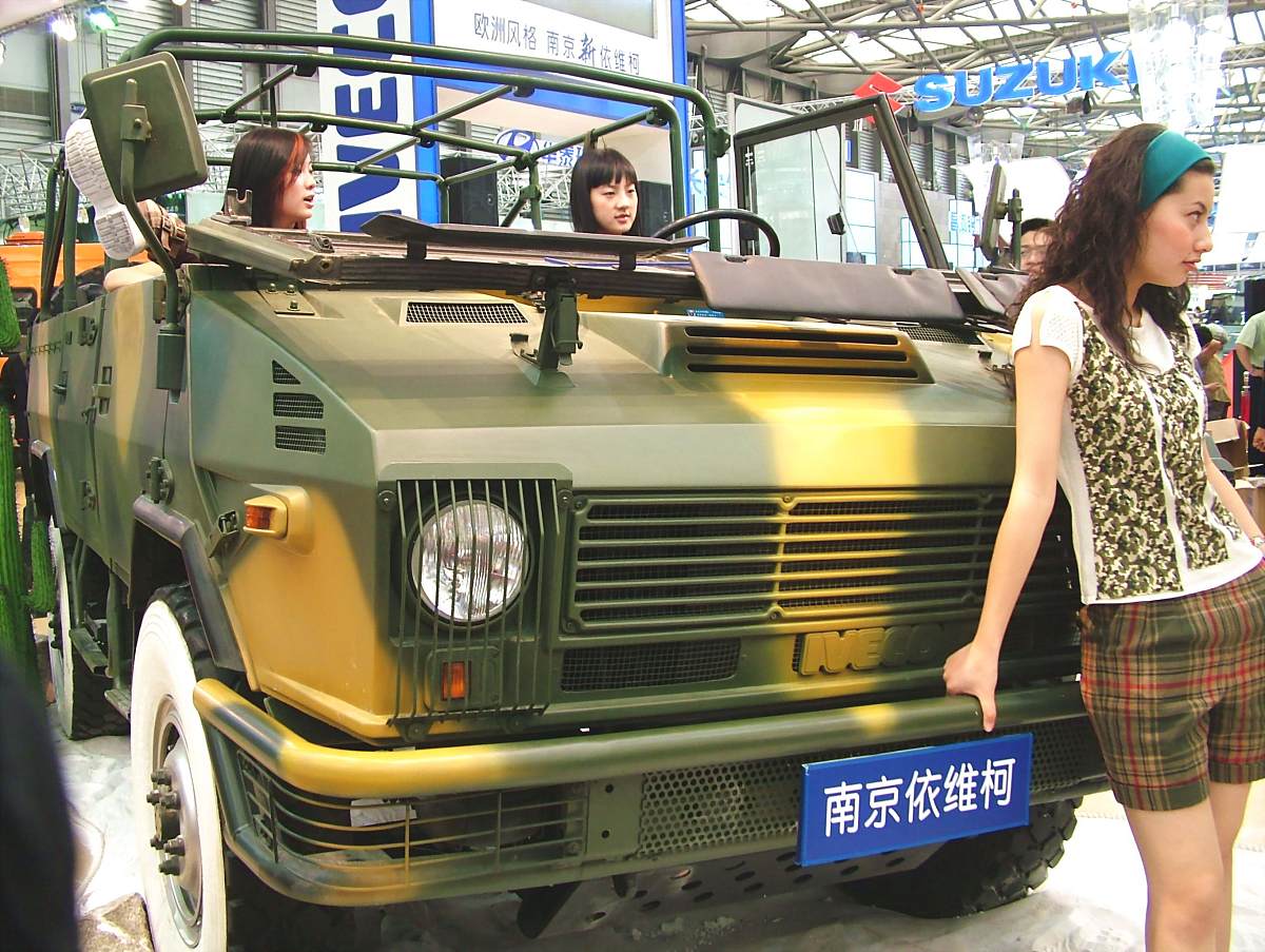 2005年4月24日,上海,依维柯在车展中展出.  +++_+++依维柯