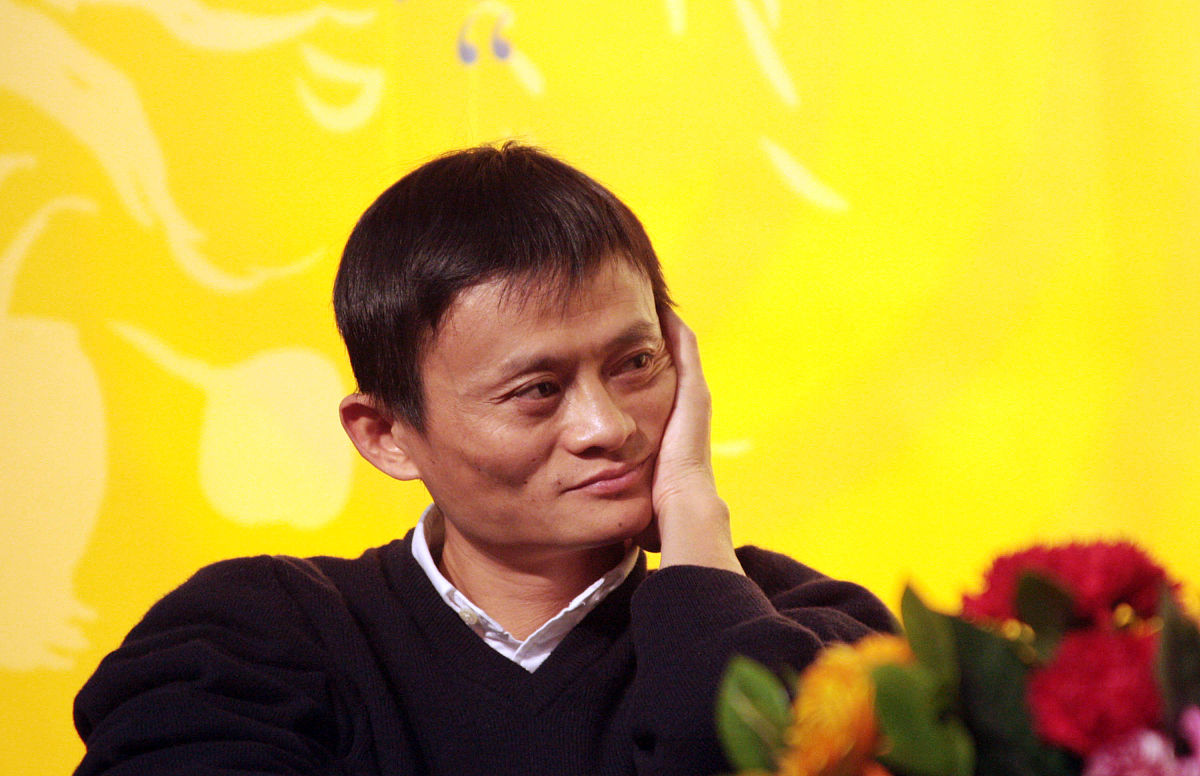 2007年 12月 11日 , 阿里巴巴 ceo 马云 受 邀 参加 万 通 地产 总裁 