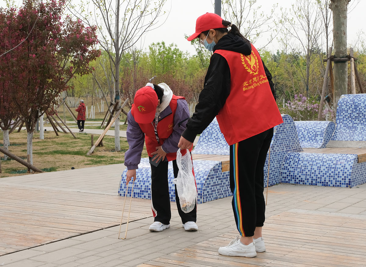 学生乐于奉献的5大感人事迹！