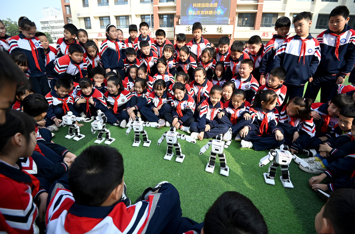 2024年10月29日,河北省邯郸市邯山区农林路<strong>小学</strong>的同学