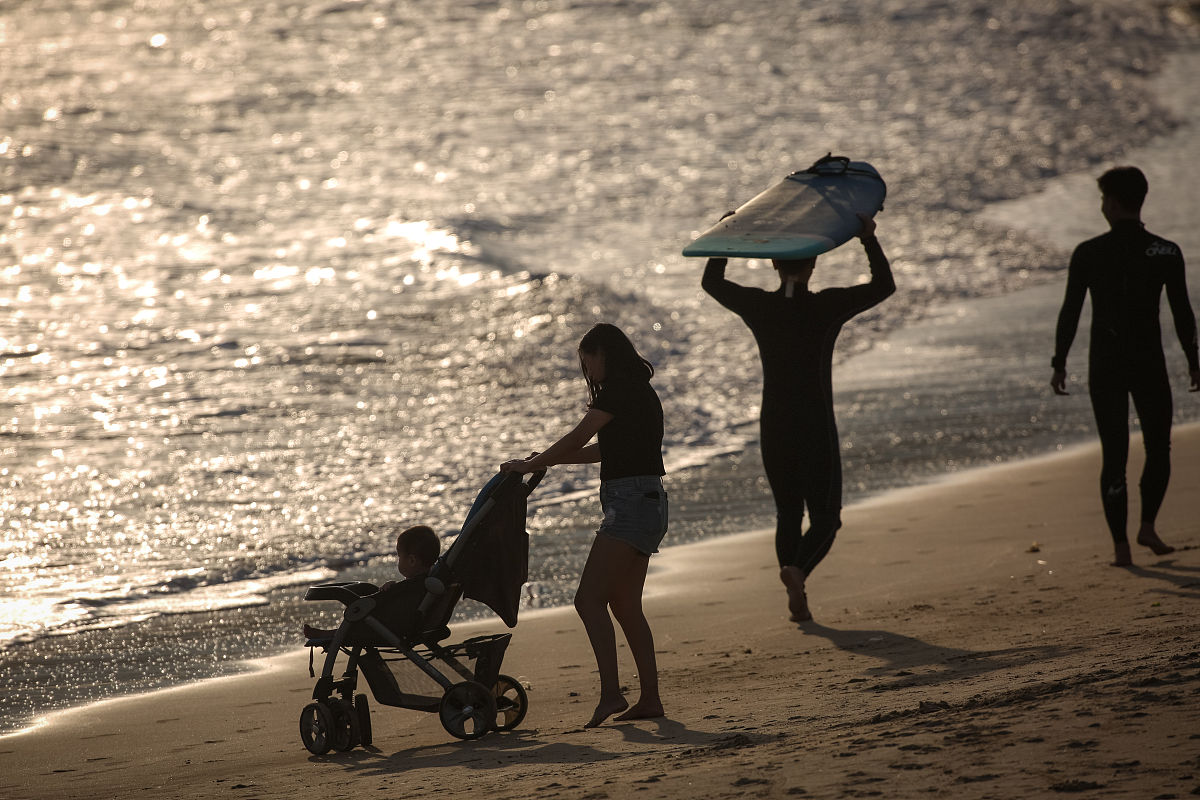 摄影作品分析：牵手 - 探寻幸福长存的影像