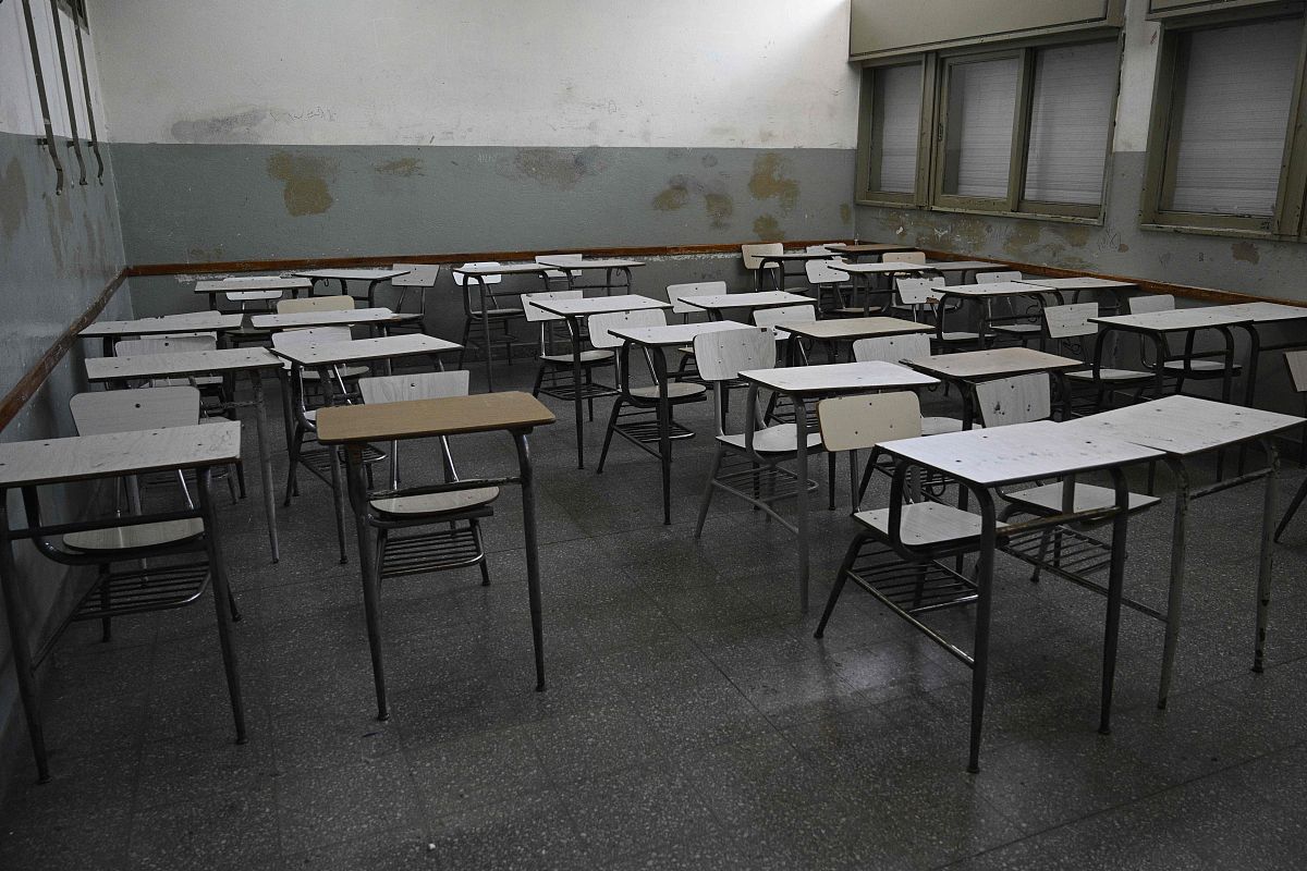 学校卫生先进个人事迹简介：某某的突出贡献