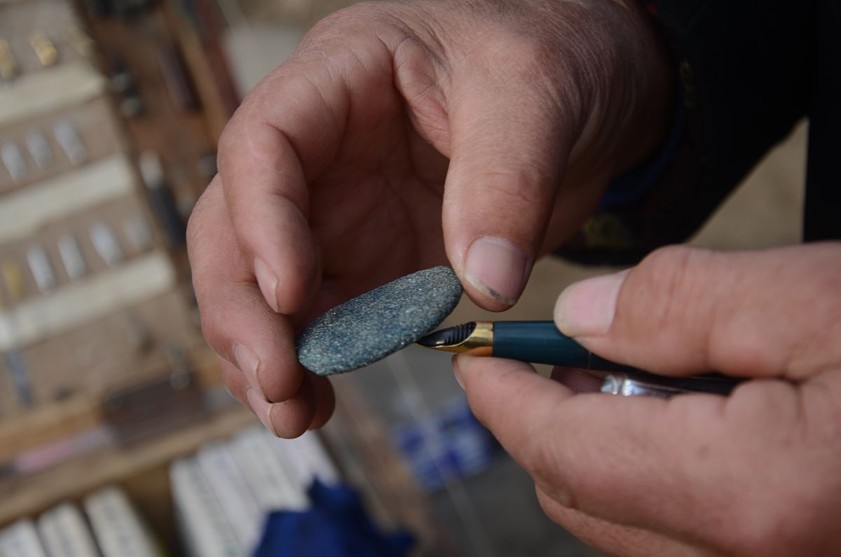 铅模工具使用教程：制作精美的铅字、铅画工艺品