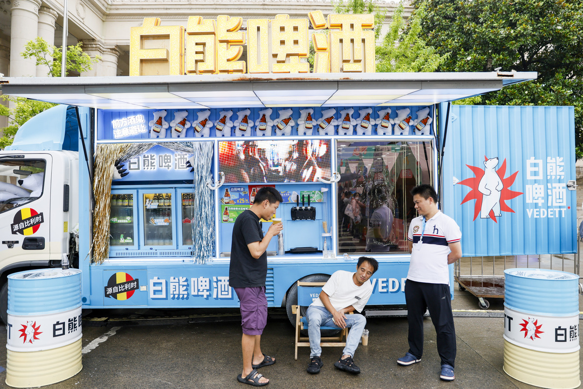 歇脚小站，为烈日下的外卖骑手送去清凉与关怀