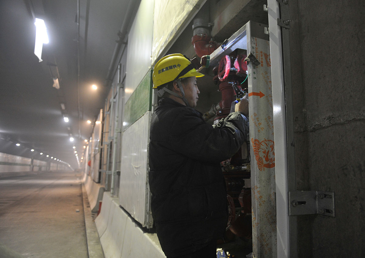 工作内容详细介绍隧道巡查的具体工作内容包括巡查路线、巡查内容、巡查时间、巡查频率