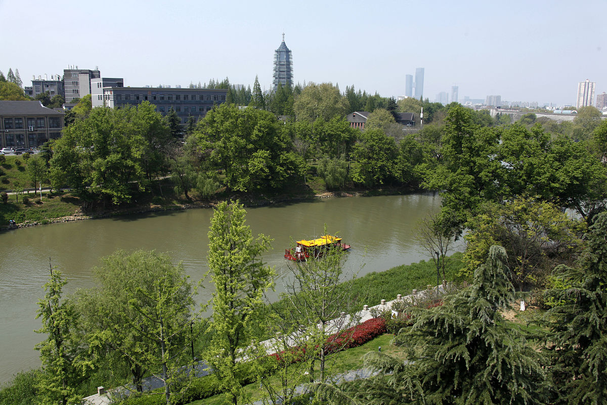 我想去南京玩2天1夜帮我做个攻略