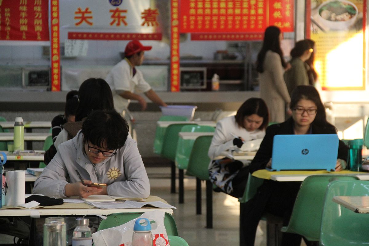 空中乘务考试需要准备什么用发