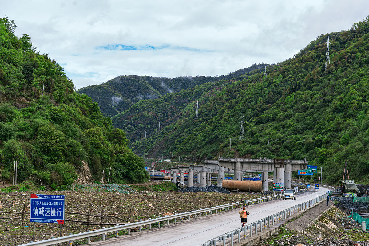 省道313线松潘县镇江关至草原乡提升改造段项目物资设备管理问题及改进措施