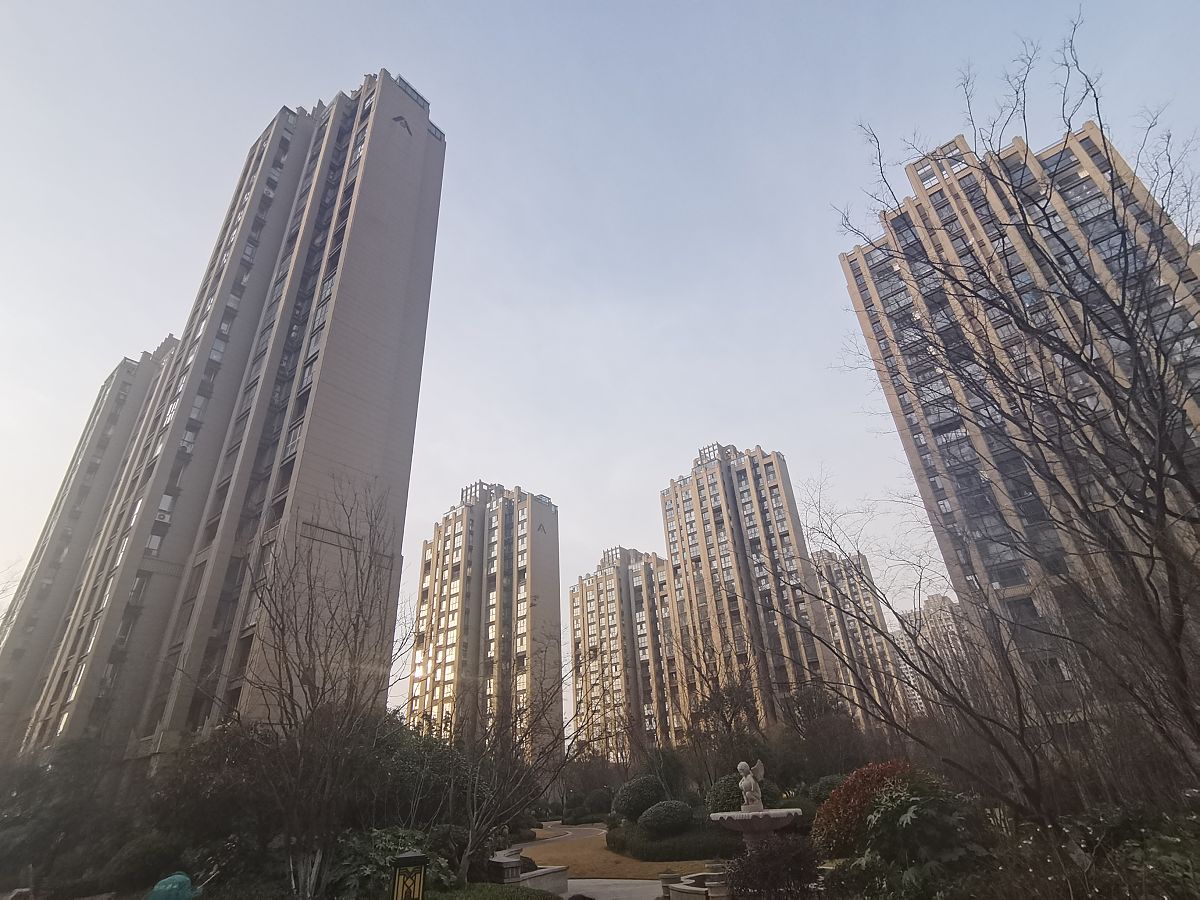 你正在进行恒大悦龙台项目的安全评价。第三章 危险有害、因素辨识与分析31辨识与分析的目的32 辨识与分析的方法请按照提纲进行总结不少于2000字。