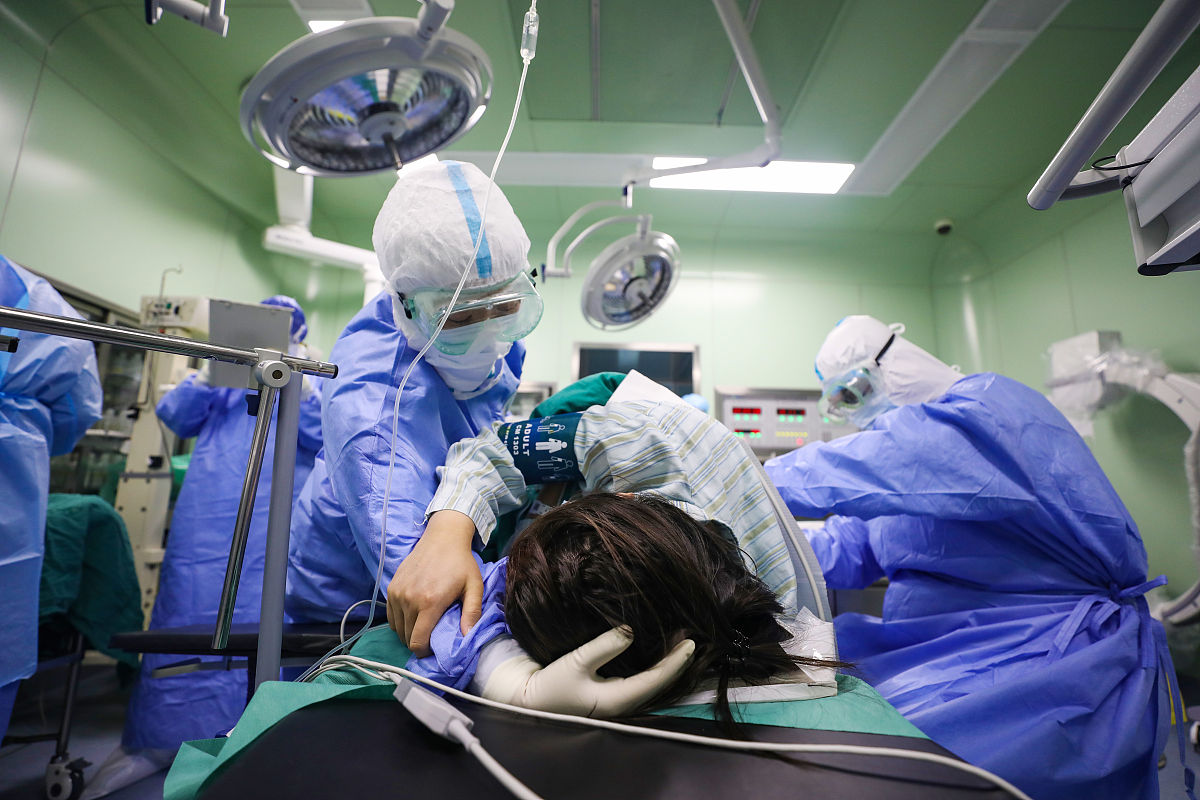 神经外科手术对医护人员的要求：技术、知识、团队合作、压力承受、沟通和学习能力