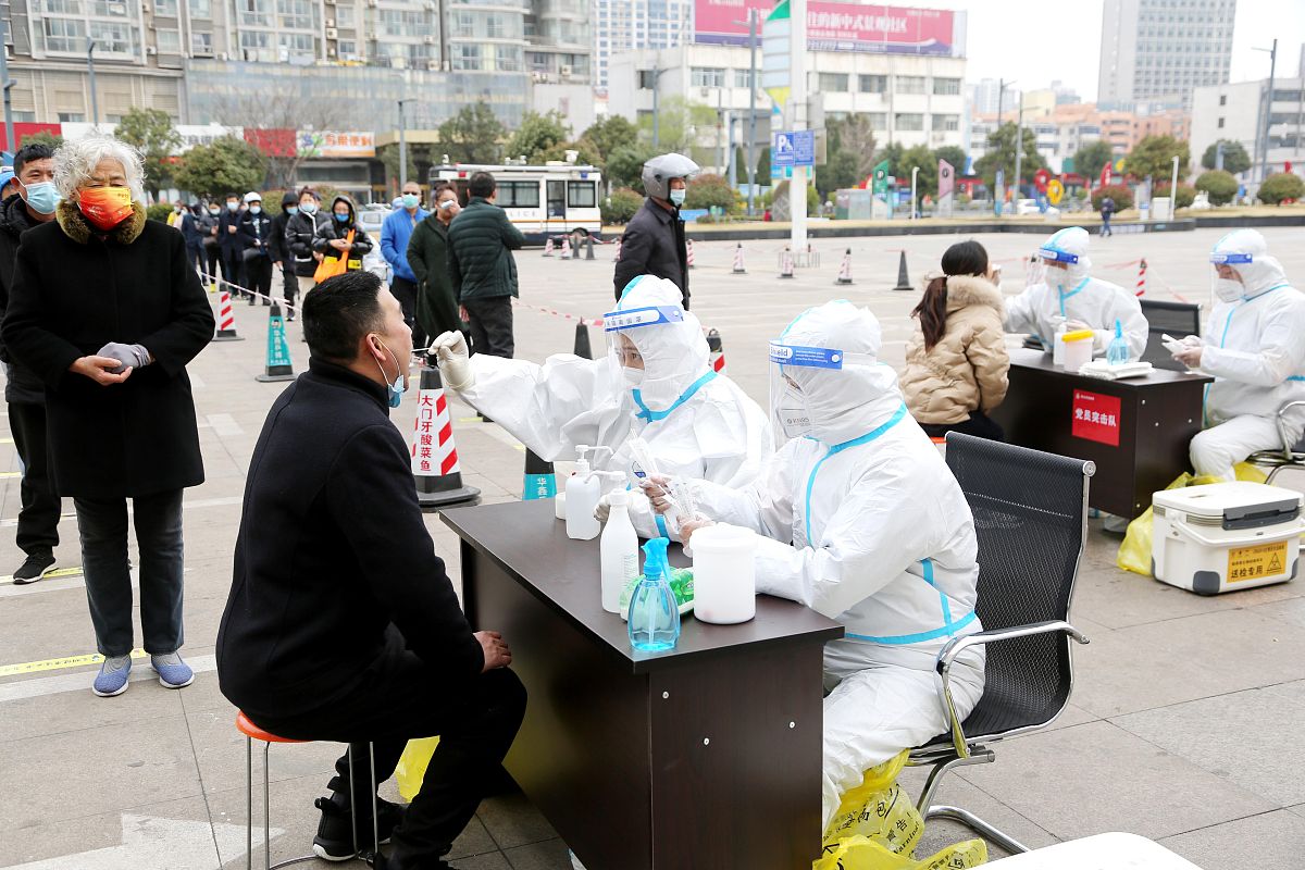 抗击疫情，我们在一起：致敬英雄，共克时艰