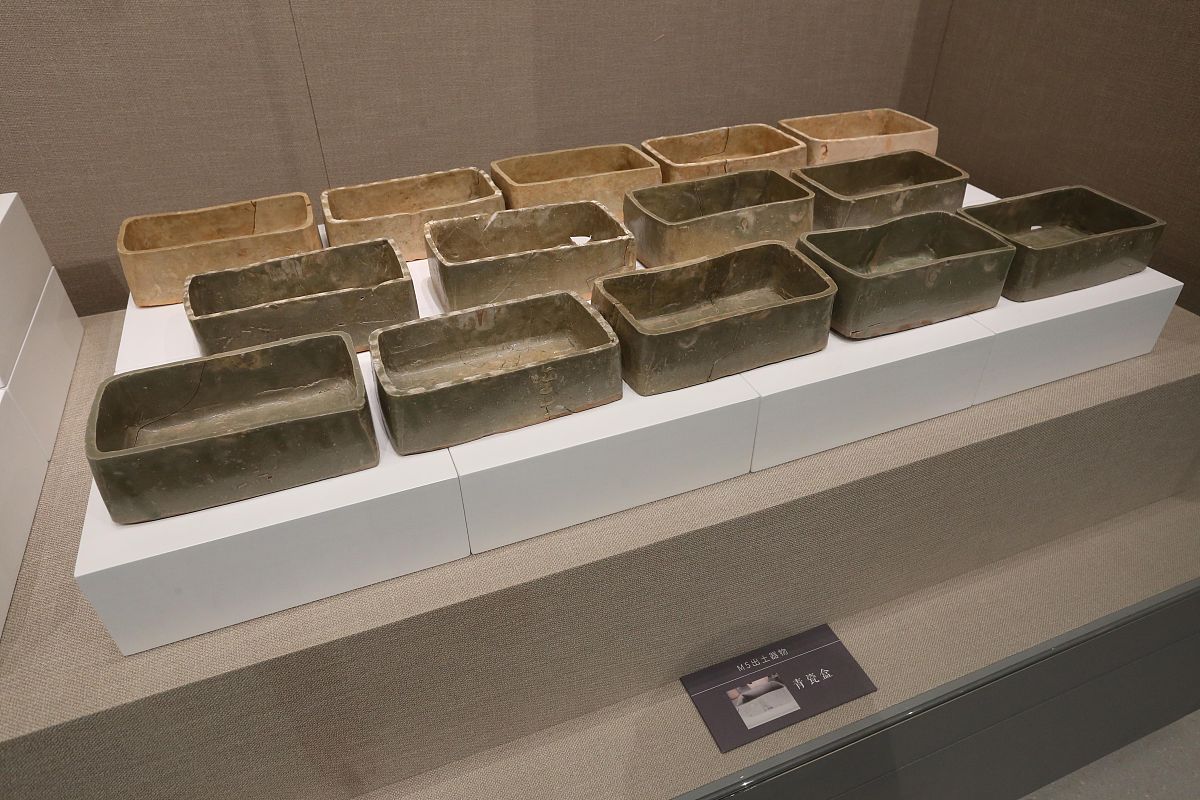 2021年4月20日,南京六朝博物馆,展览共展出该墓出土并清理完成的200余