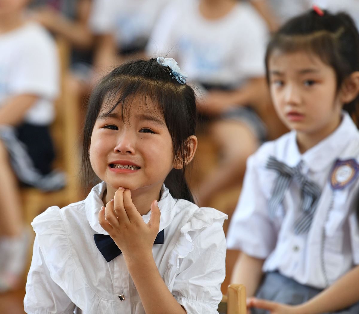 写一个小学毕业联欢会的主持词3个主持人发言