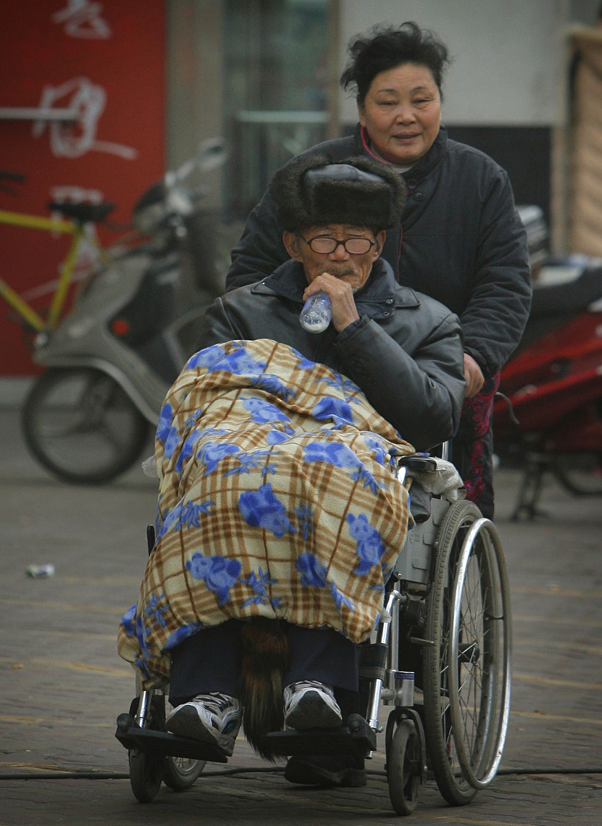 农村养老保险参保条件限制：原因分析及建议