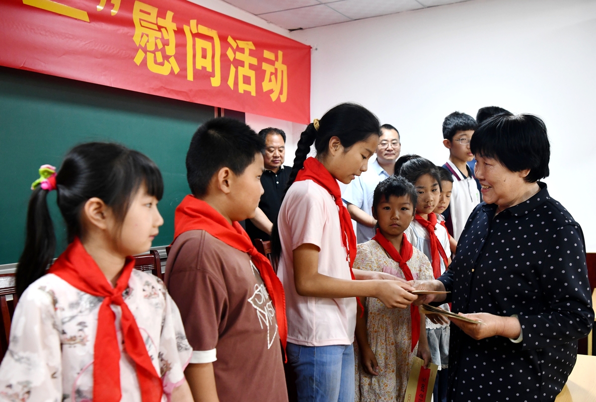 西部支教：点燃希望，改变未来