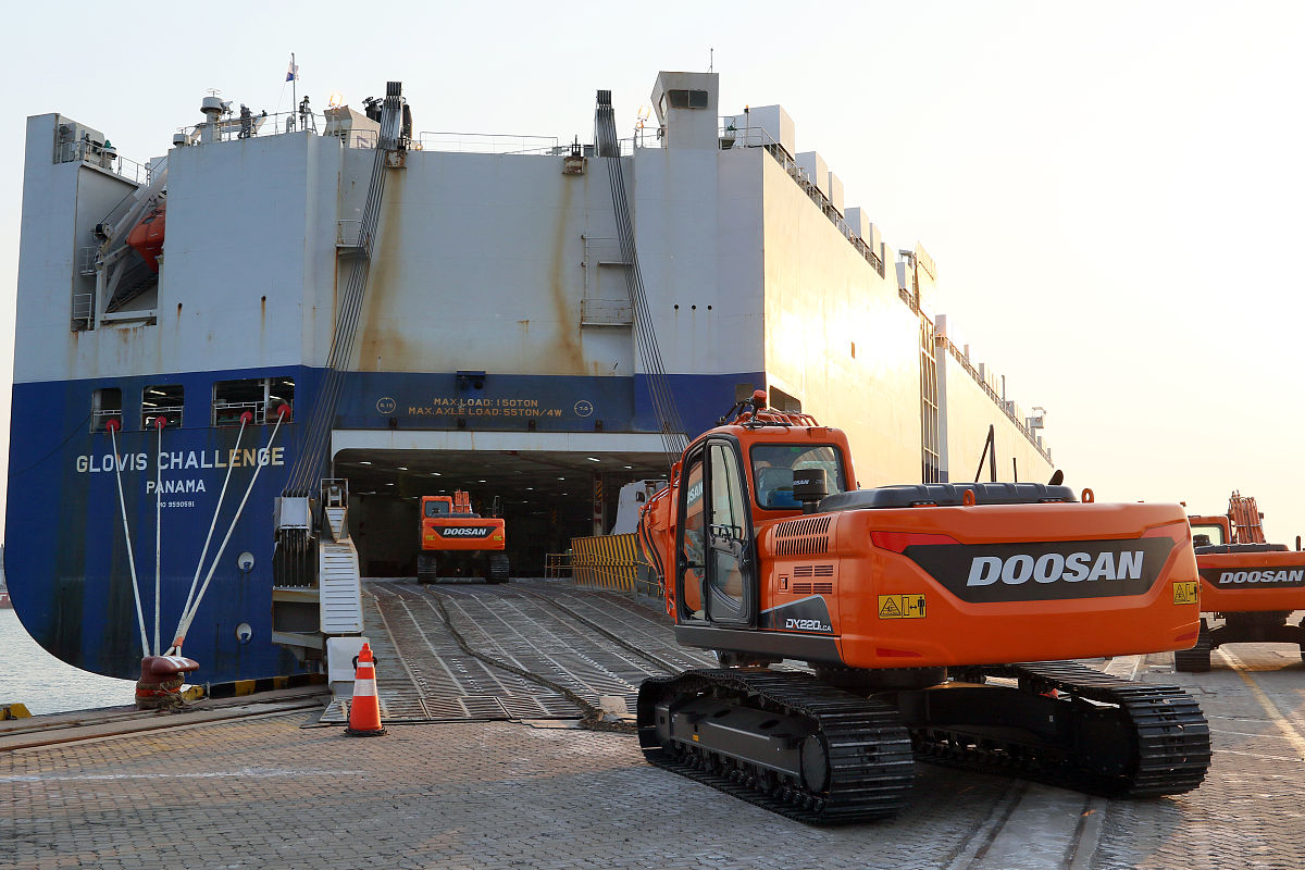 烟台港口高级技工学校招生初中往届生吗？值得报考吗？