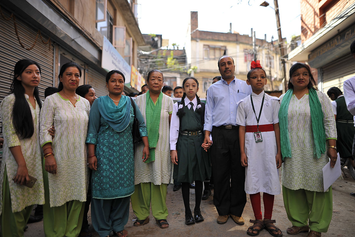 用日语写一篇作文题目为我在学校的一天作文要求100字要求入门水平。要求用上上课下午作业乐趣这些词。并附上中文翻译