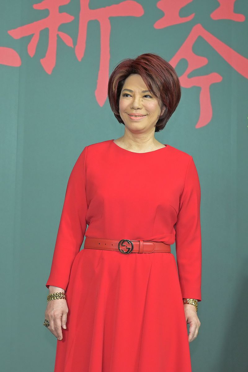 半年会主持稿：回顾成绩 展望未来 携手共进