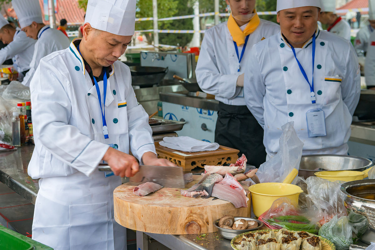 云南耀兴卓越技工学校烹饪(中式烹调)专业招生 | 2022年招生简章