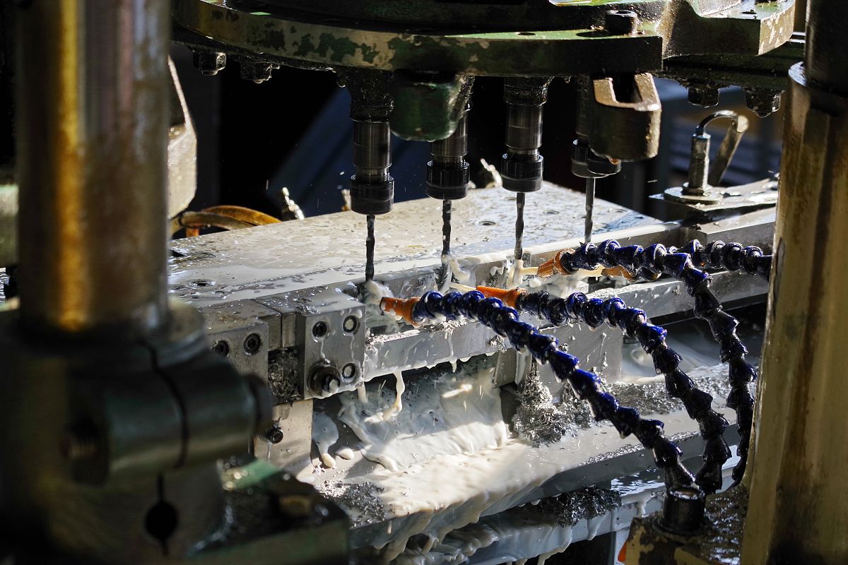 压缩处理方式淬火处理 时间差异硬度差异化学差异材料差异物理差异数据差异温度差异长度差异面积差异调质。影响材料的表面和里面的差异。良好的设备。这几样如何制造柔软度高的材料制造加工步骤是怎样