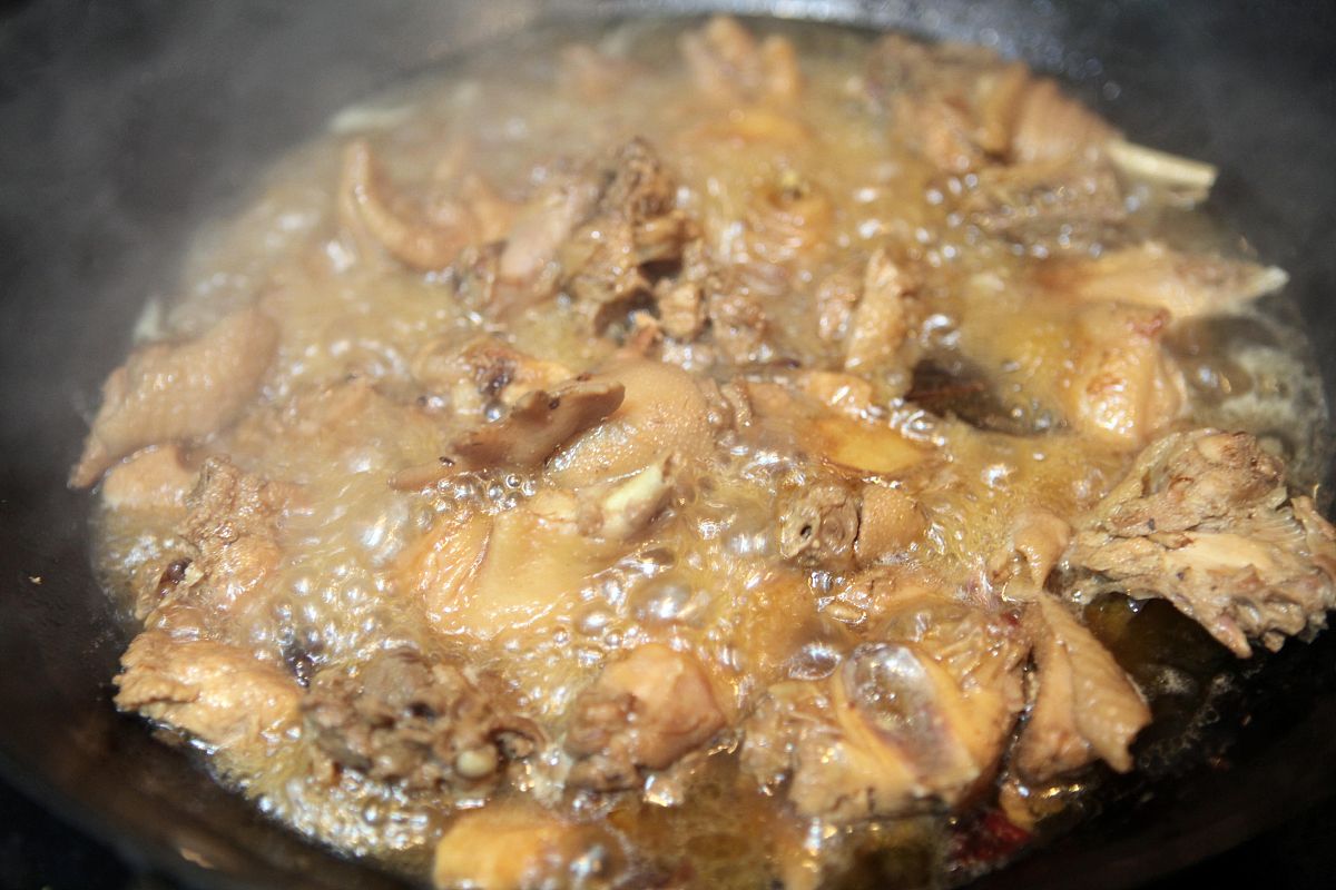 电饭煲也能做香喷喷的窑鸡？鲜嫩多汁，骨头都香！