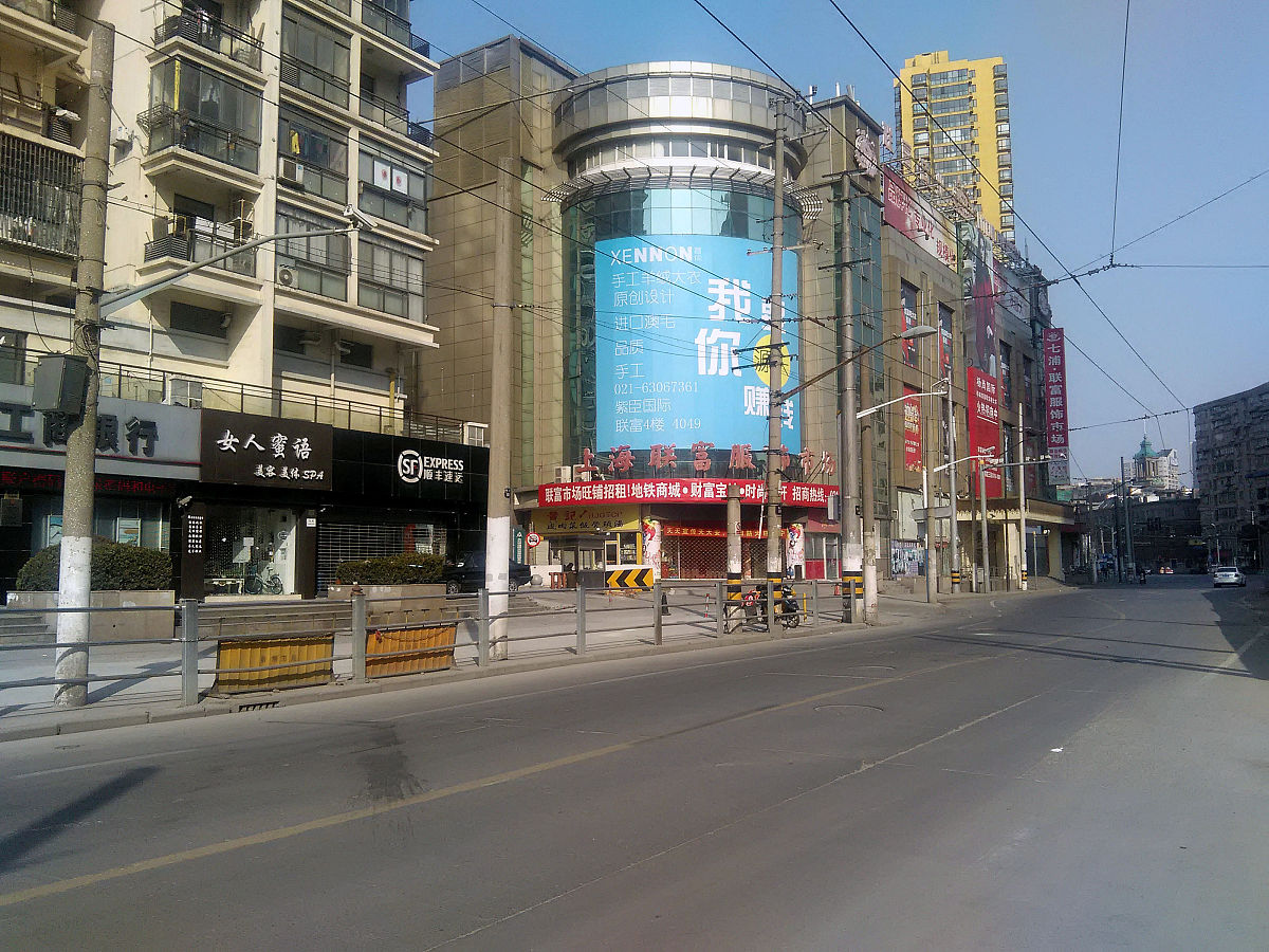 2016年2月7日,上海,农历除夕,城区各主干道往日车辆拥堵不见.