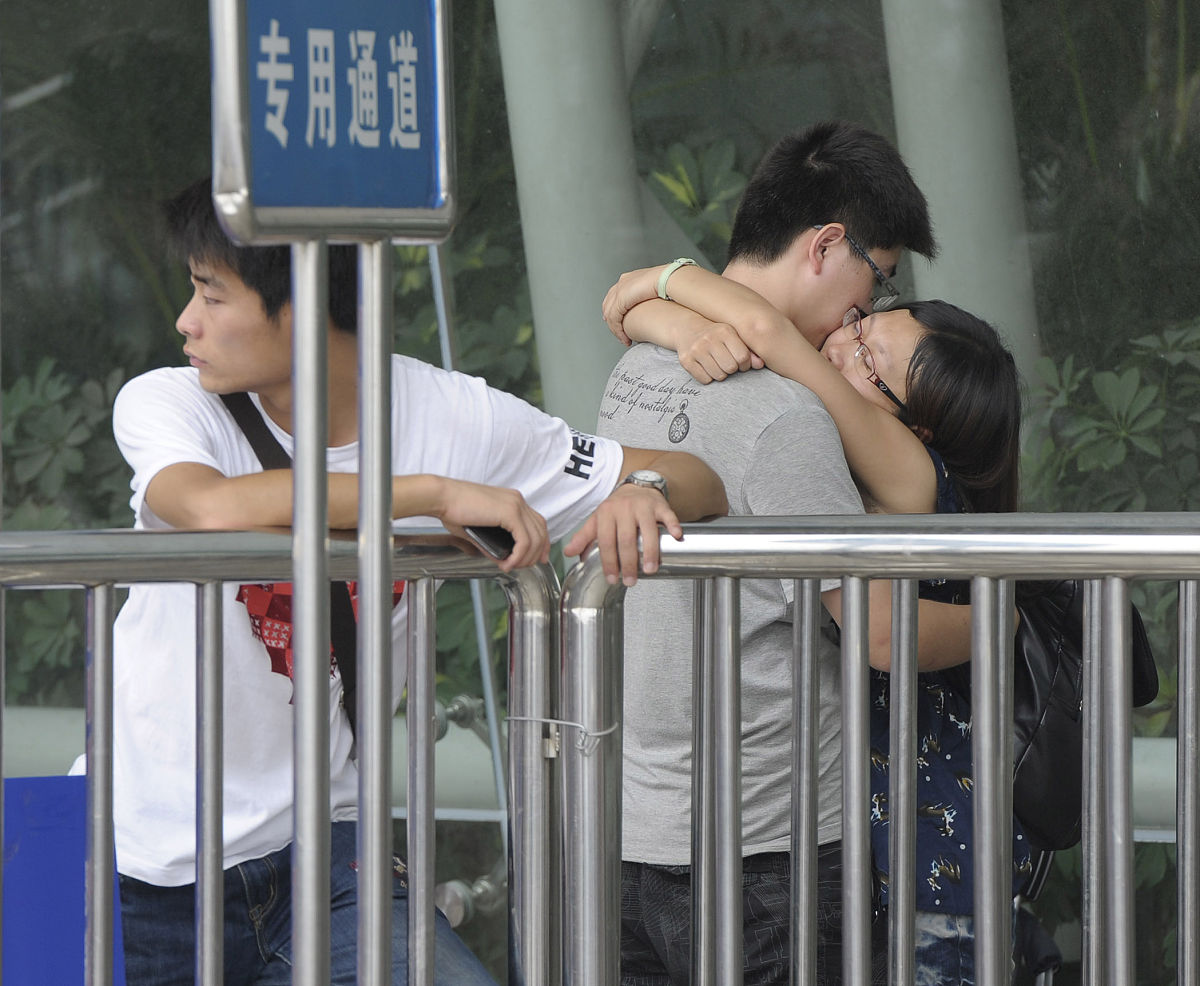 一对情侣男生名字冂吉女生名字古月请以女生作为诗人身份写一首李白风格的押韵情诗表达热恋爱情要求诗里面包含恋人名字提供诗的名称和含义解释按以下格式输出其中xx是你需要扩写部分。诗名:xx诗内容:xx诗含义:xx 一对情侣男生名字冂吉女生名字古月请以女生作为诗人身份写一首李白风格的押韵情诗表达热恋爱情要求诗里面包含恋人名字提供诗的名称和含义解释按以下格式输出其中xx是你需要扩写部分。诗名:xx诗内容:xx诗含义:xx