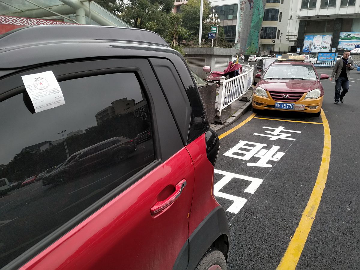 湖北鄂R车牌挪车指南：如何快速挪车？