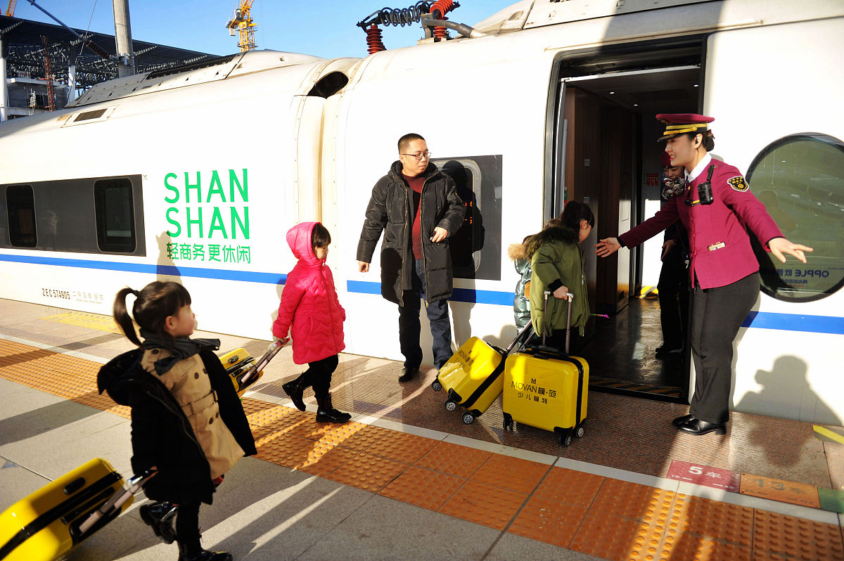 坐火车注意什么帮我用200字详细描述