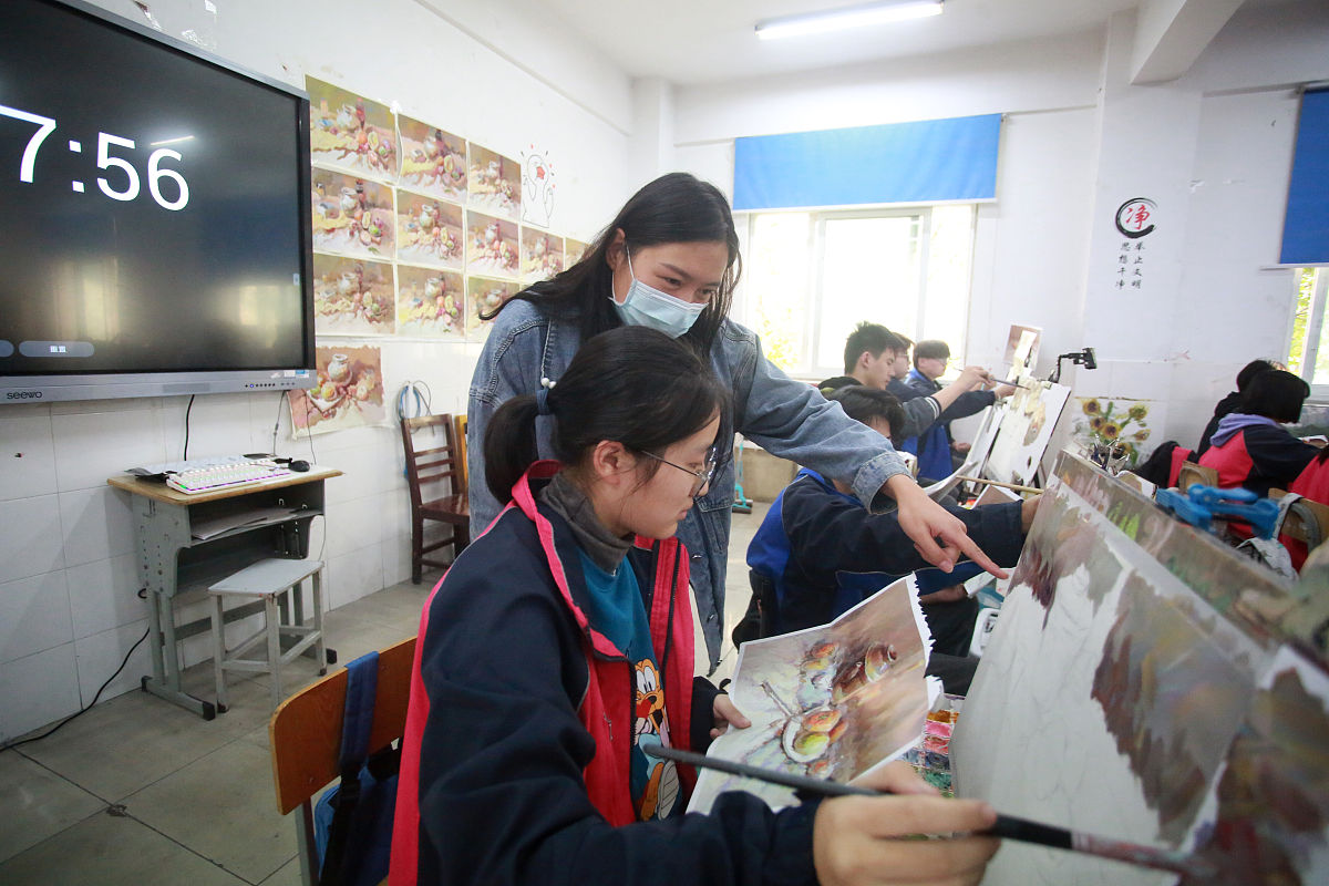 汉源县职业高级中学服装设计与工艺专业就业前景分析 - 职业发展与文化传承