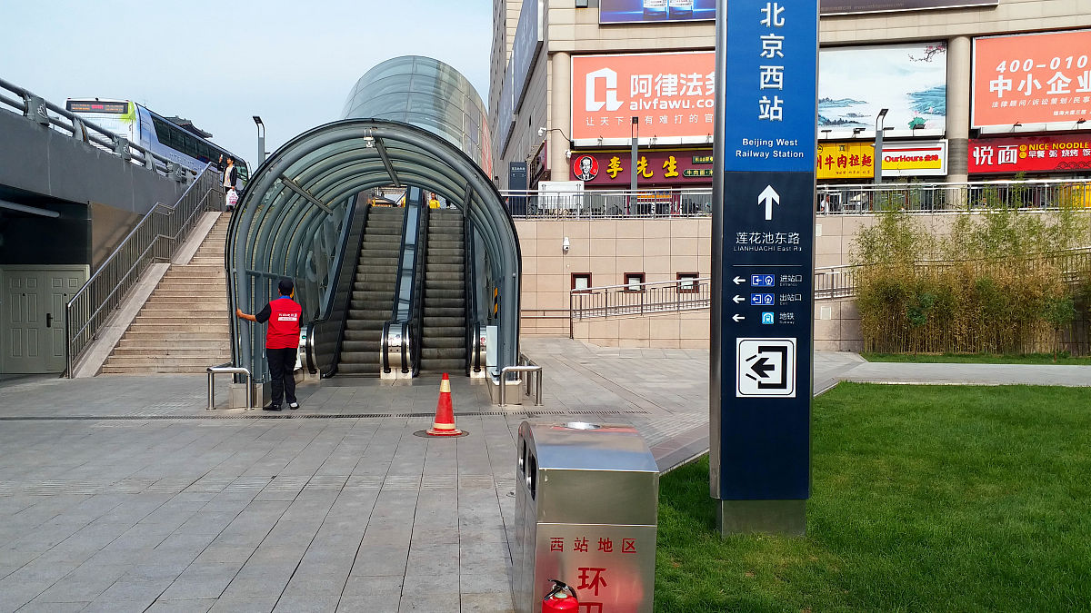 夲溪路地铁站到西青区保山西道2号怎么走帮我用200字详细描述