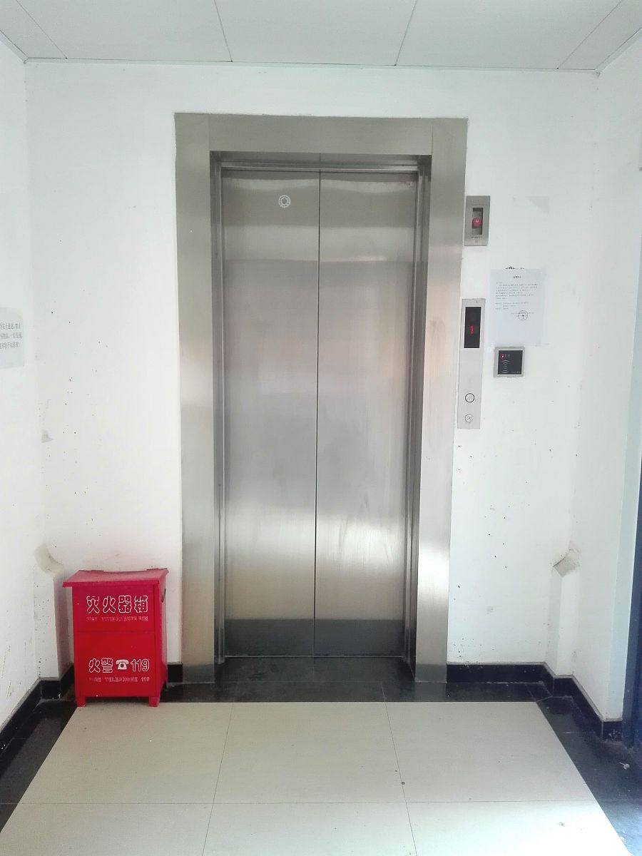 消防电梯前室必须使用乙级防火门吗？ - 安全防火知识解答