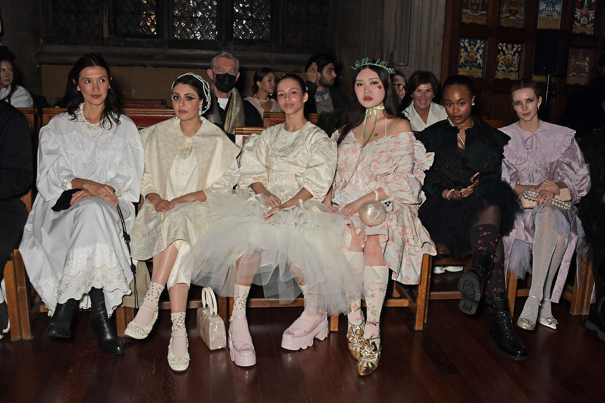 公主日记1克拉丽莎自称王后后来怎么成了女王了