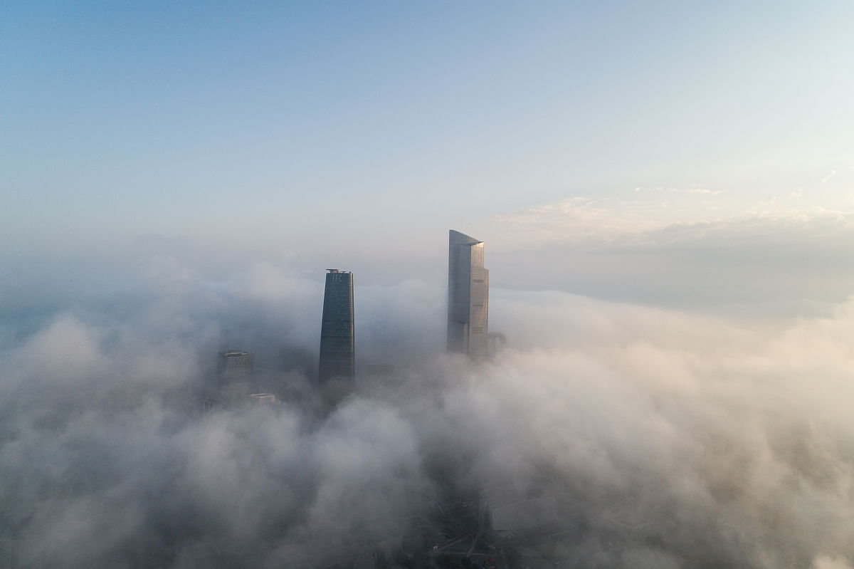 2019年2月7日,广州平流雾天气,东西塔穿云犹如仙境.