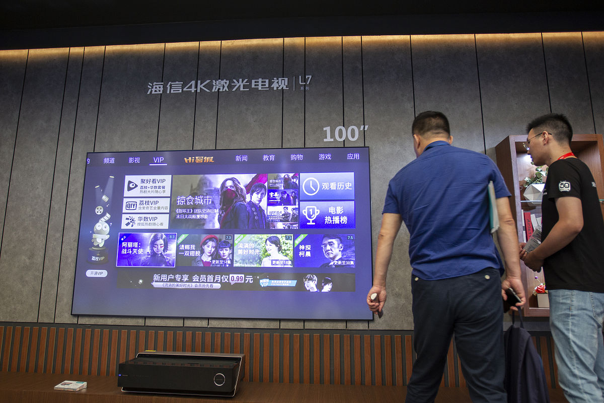 OLED 数组：多功能显示解决方案