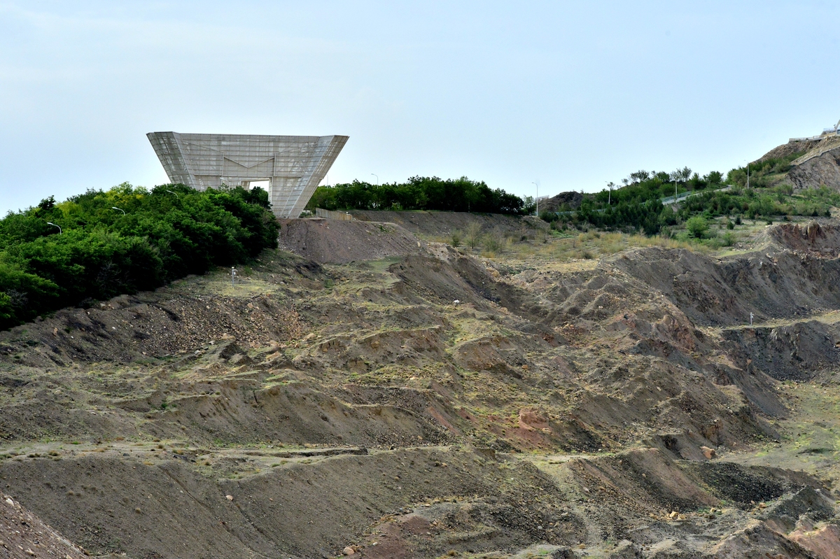 有关矿山环境修复废弃矿山利用的中文论文