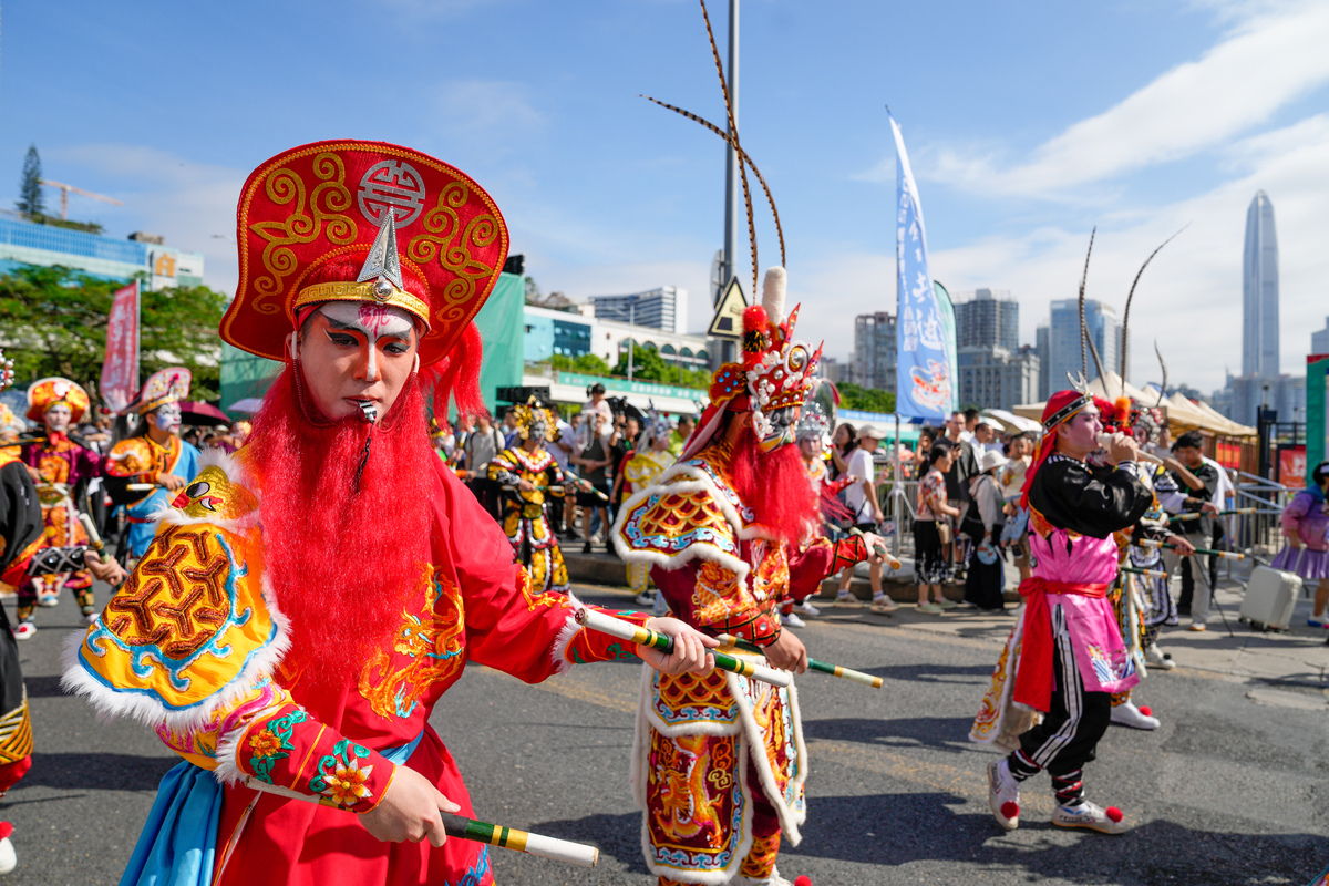 飘色：广东地区独具特色的文化传统与民间艺术