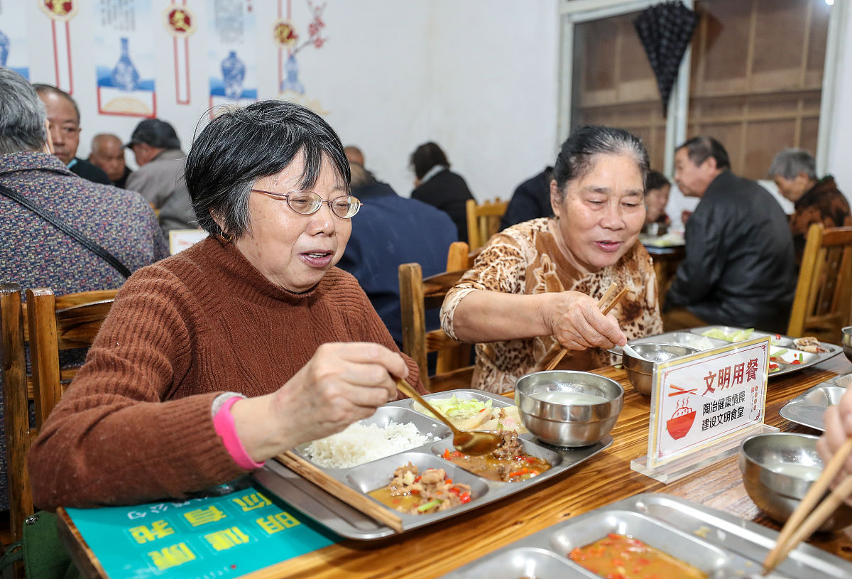 泛黄饭盒，见证爷爷的爱 - 一段温馨的回忆