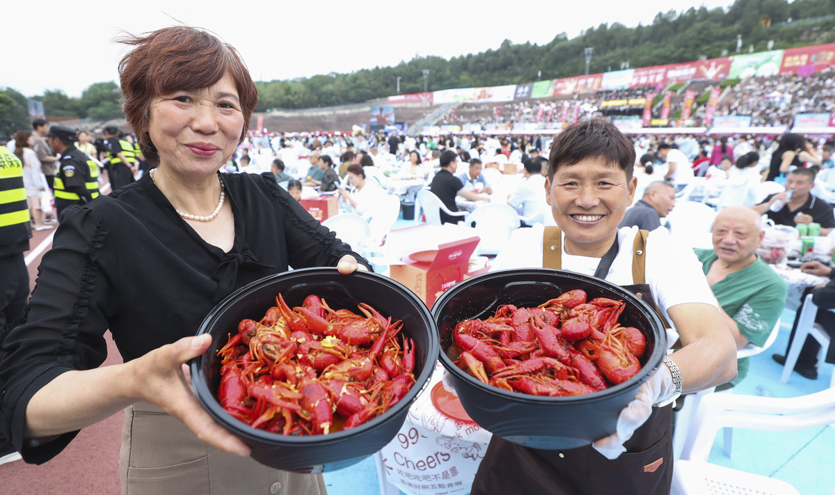 帮我写一个襄阳龙虾节文案