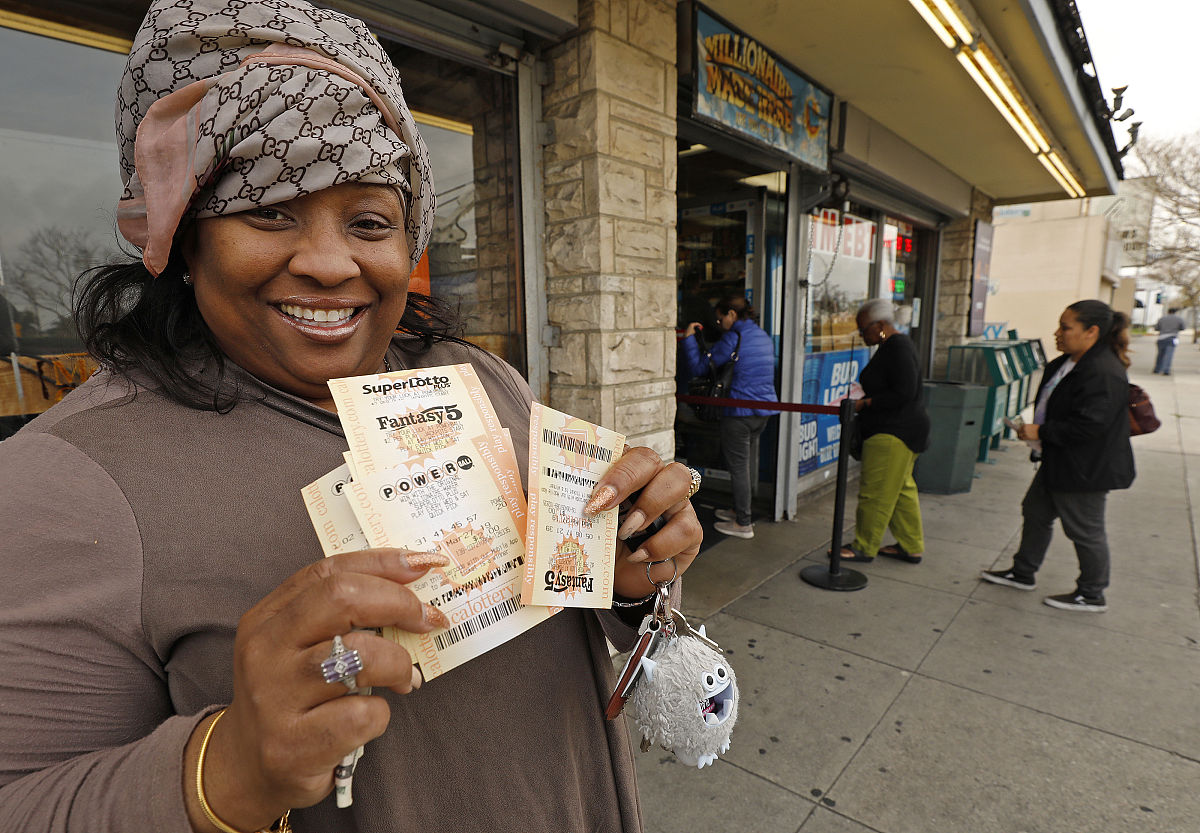 当地时间2019年3月27日,美国hawthorne,劲球(powerball)彩票售卖点.23
