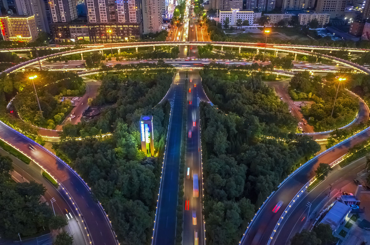 2021年7月24日,西安,未央立交桥夜景.(如若下载使用,请务必署名:曾文