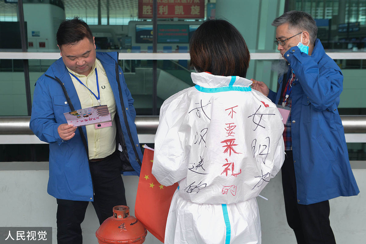 女护士在武汉支援感染新冠的故事500字左右