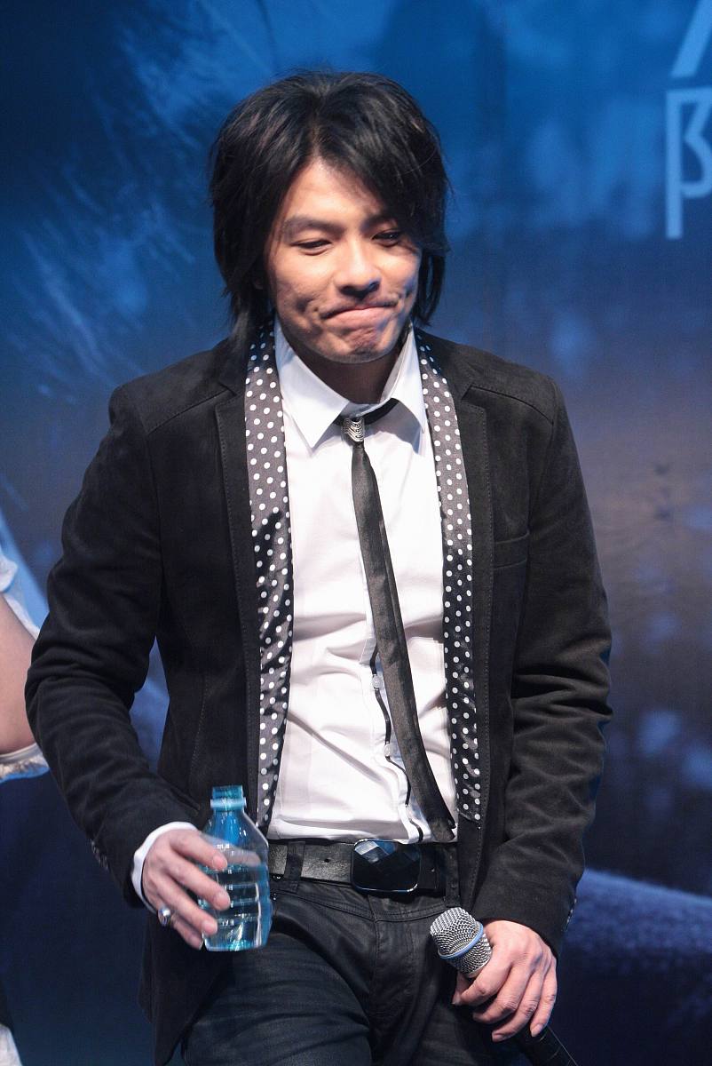 2010年5月6日,北京,蛰伏三年的阿杜带来了他的全新专辑《重新来过》.