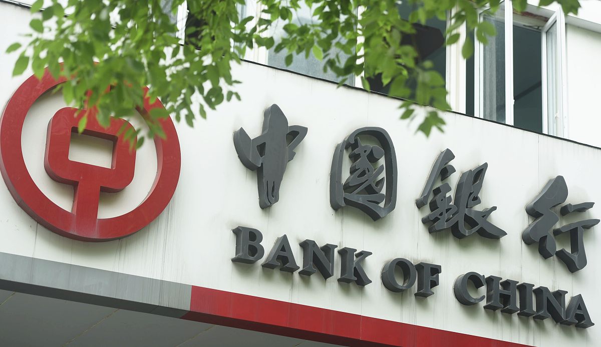 2020年5月6日,杭州,中国银行一家营业部门口.