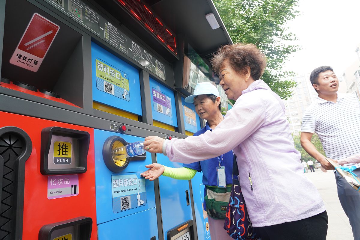 社区一刻钟便民生活圈典型案例：**市（县）区**街道**社区**