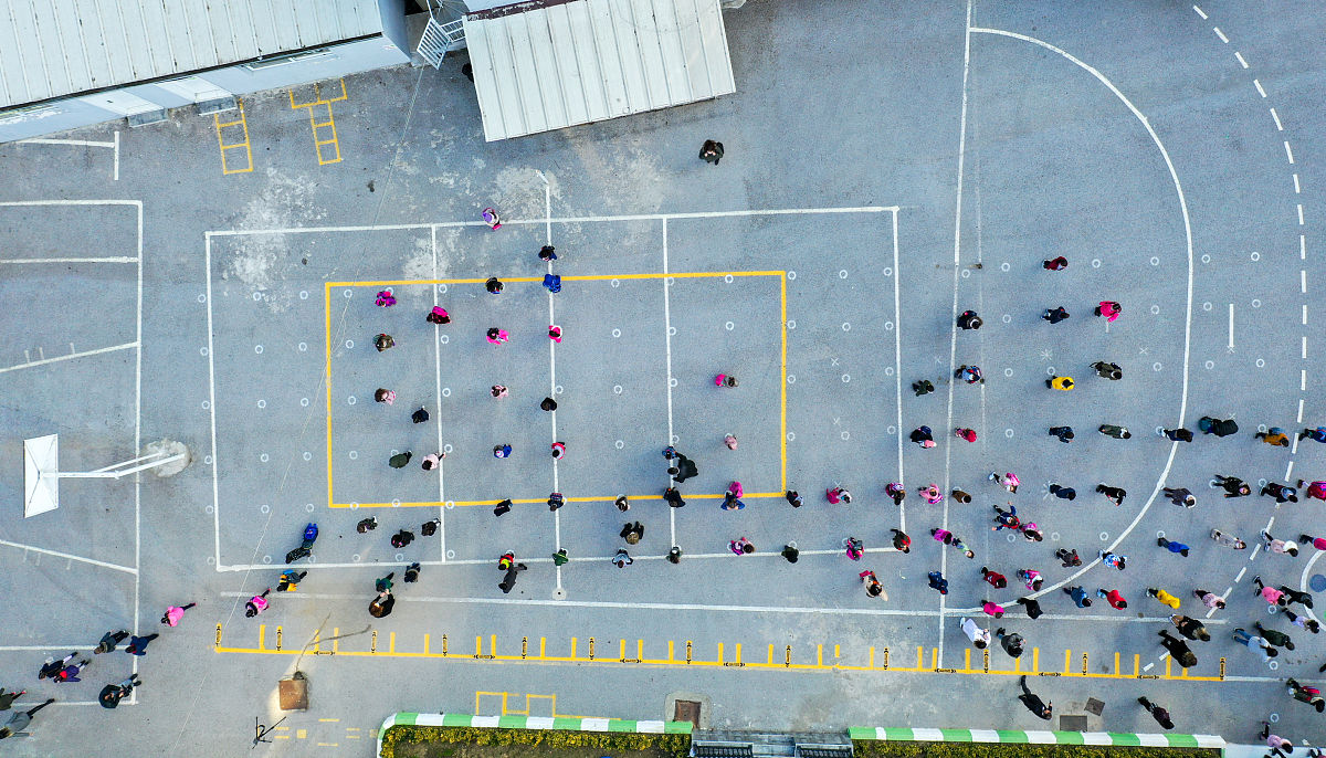 帮我想一个大学校园跑轨迹创意大赛的活动形式