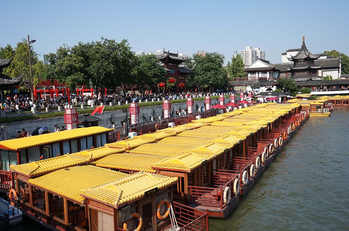 南京夫子庙游玩攻略：历史文化、美食和风景的完美结合