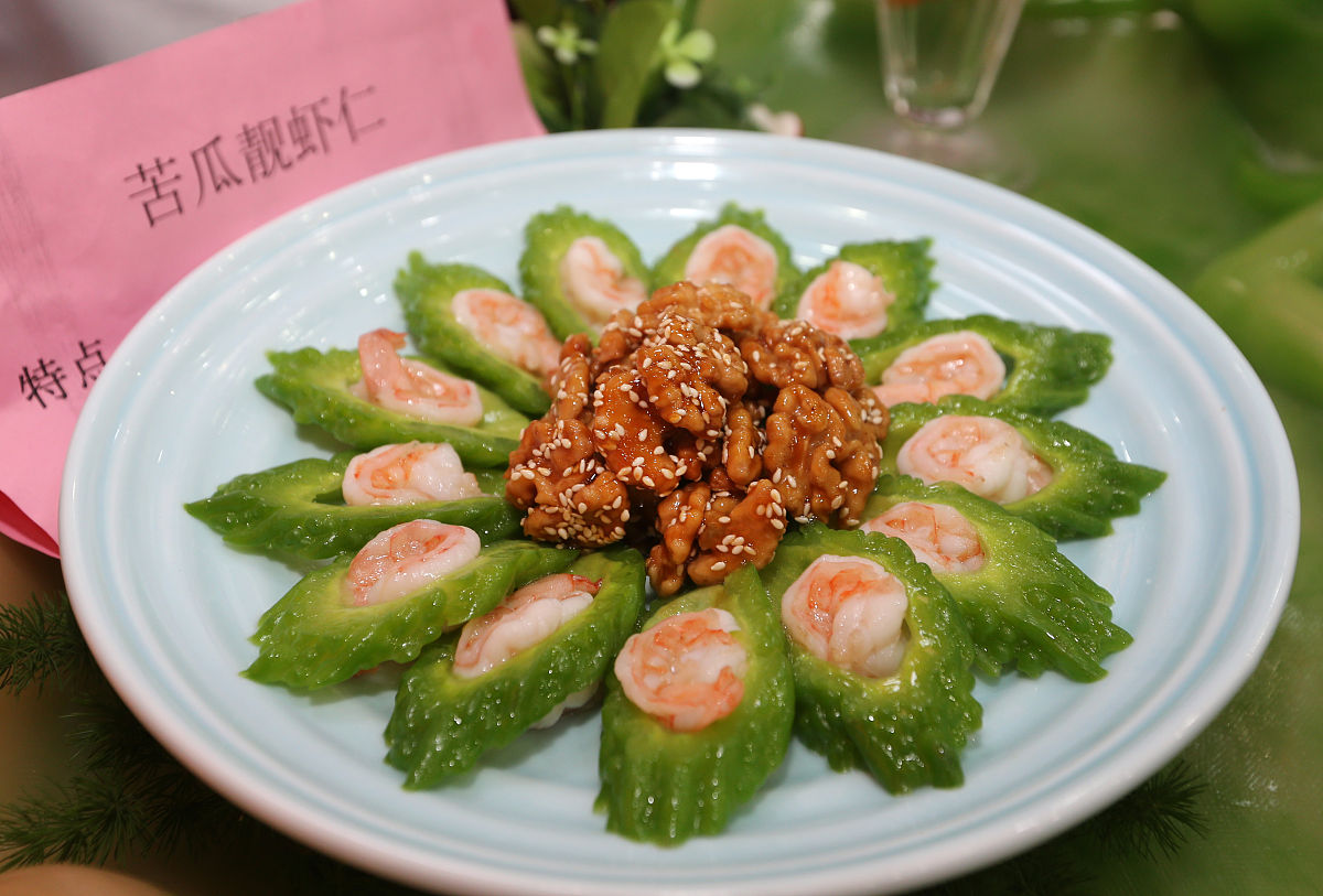 粤菜特点：精细选料，清鲜嫩油，小炒精髓