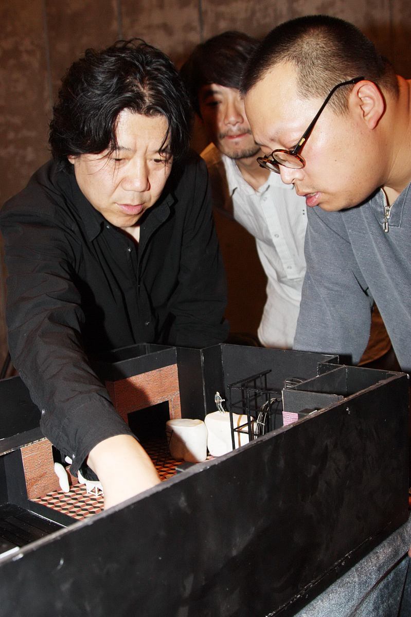 2009年5月7日,北京,孟京辉话剧《空中花园谋杀案》举办媒体见面会.孟