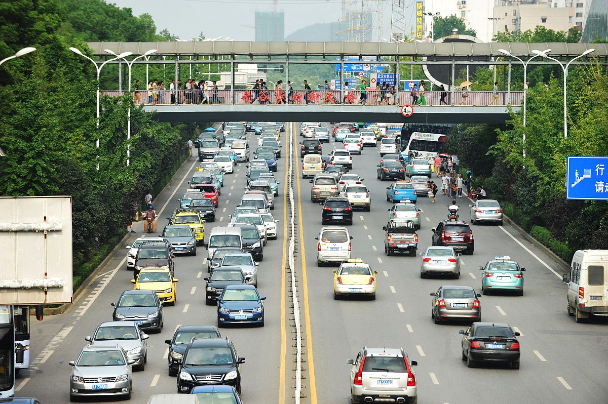 成都站交通枢纽存在的问题及解决方案